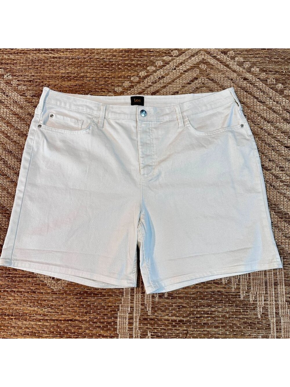 Lee Womens White Soft Denim Shorts Size 22 High Rise Casual Summer Wear